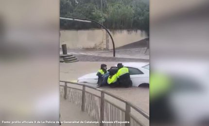 Dana spaventa Barcellona, salvato un uomo intrappolato in auto