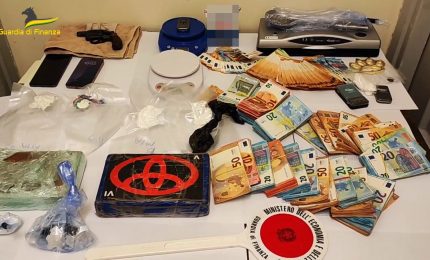 Sequestrati 2.5 chili di cocaina ed un revolver, tre arresti a Gela