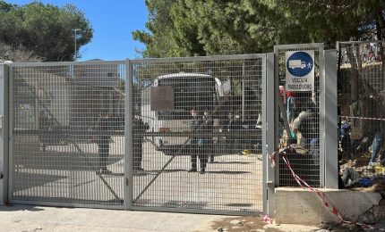 Bimba sopravvissuta a naufragio, trasferita nell’hotspot di Lampedusa