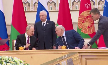 Putin e Lukashenko firmano accordo per la difesa comune