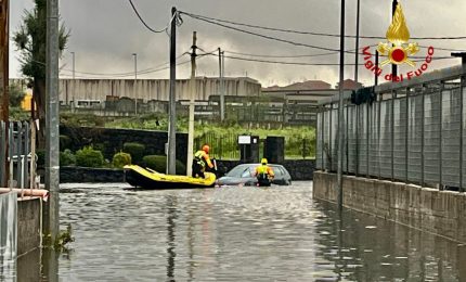 Allagamenti e disagi per il maltempo nel Catanese, scuole chiuse in molti comuni