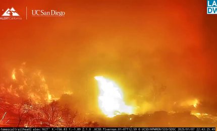 Inferno di fuoco a Los Angeles, le immagini