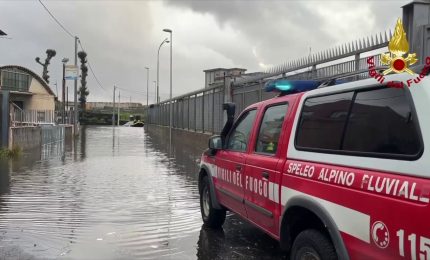 Maltempo nel Catanese, vigili del fuoco in azione