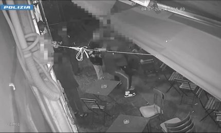 Giovane pestato a Catania, obbligo di dimora per tre: le immagini